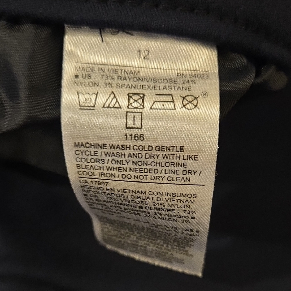 Old Navy Women's Black Chinos - Picture 3 of 4